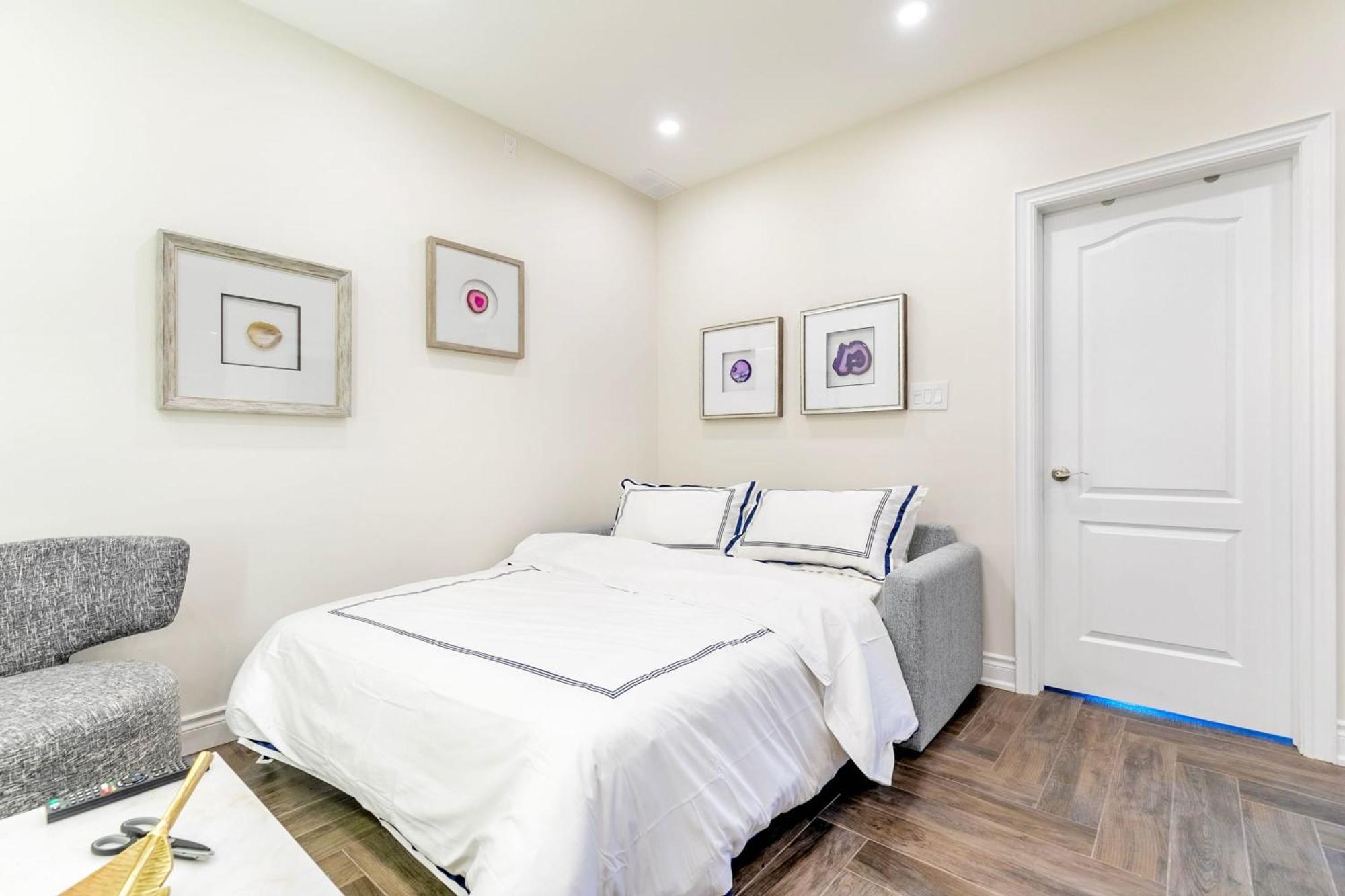 Modern Pet-Friendly Chinatown Apartment Toronto Buitenkant foto